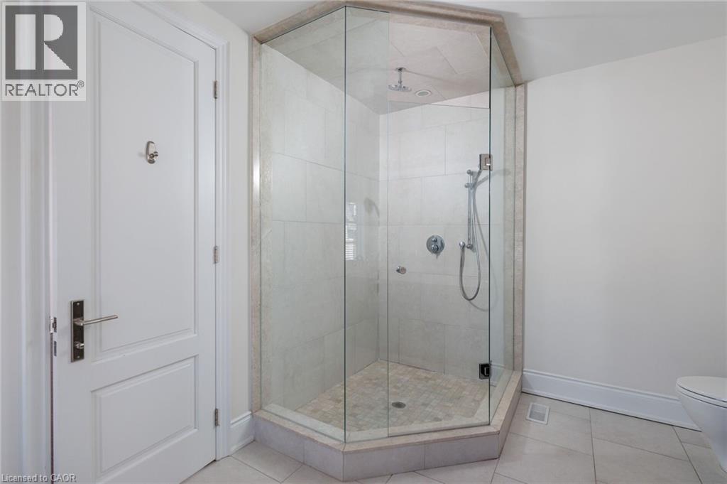 












257 HANOVER Street

,
Oakville,




Ontario
L6K0H3


