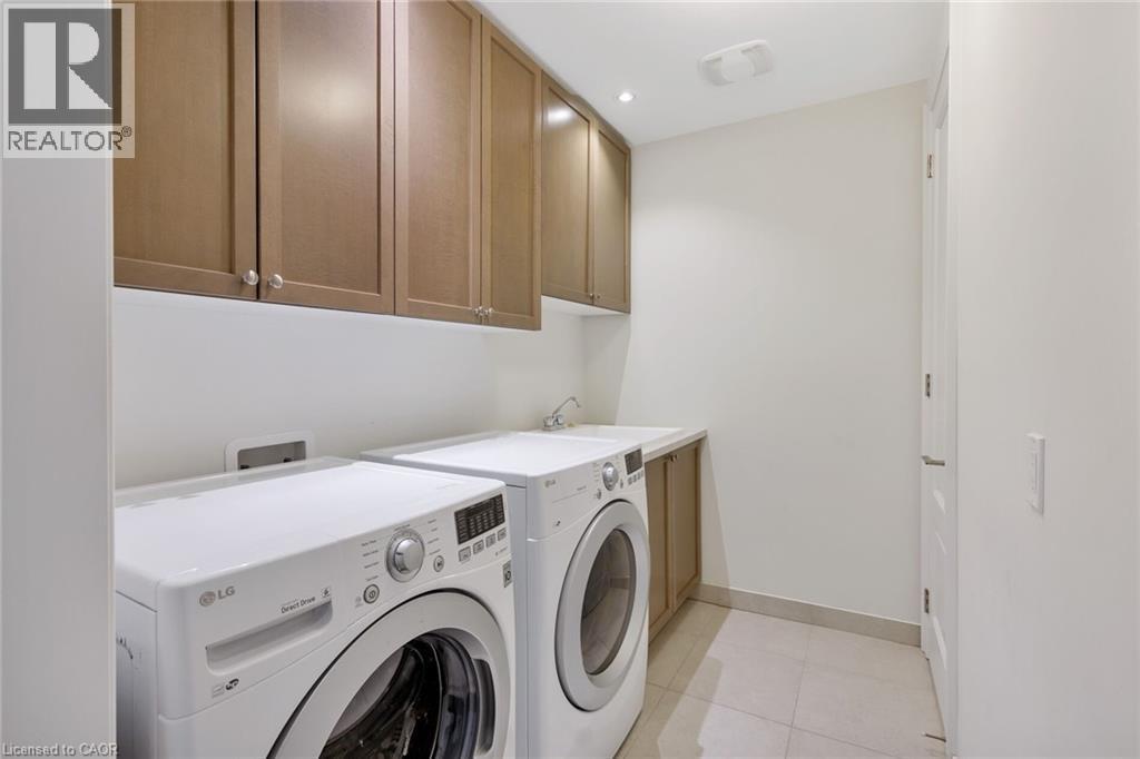 












257 HANOVER Street

,
Oakville,




Ontario
L6K0H3

