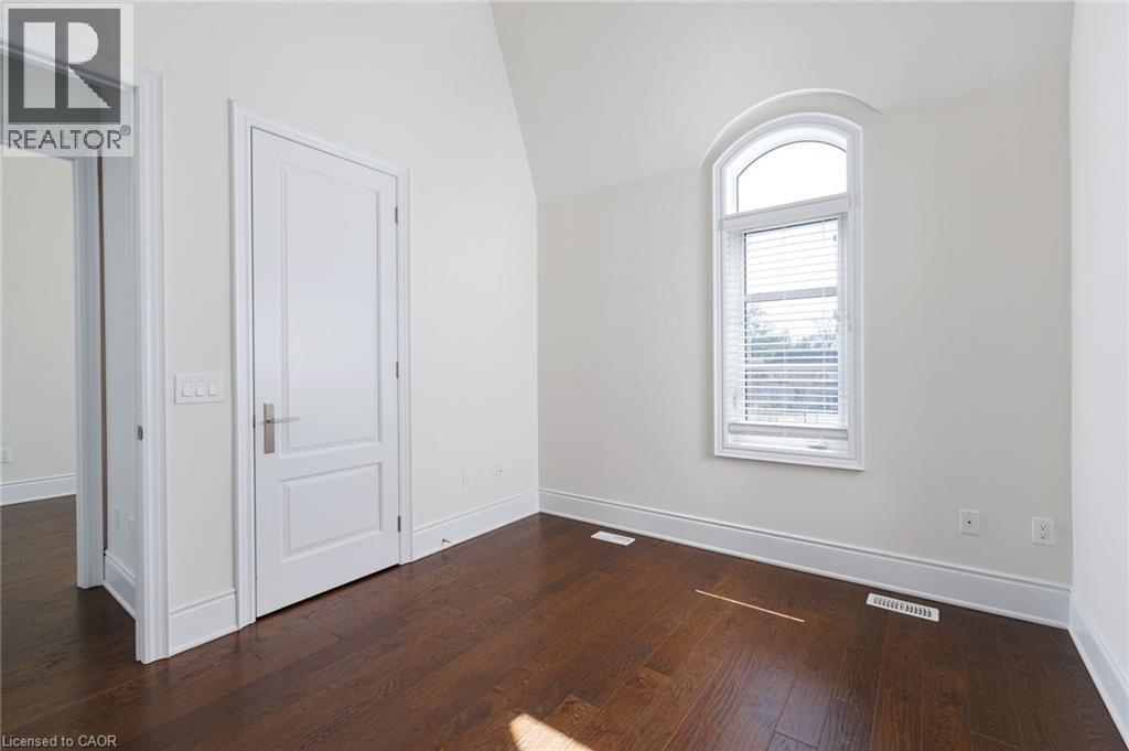 












257 HANOVER Street

,
Oakville,




Ontario
L6K0H3


