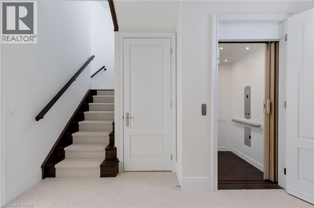 












257 HANOVER Street

,
Oakville,




Ontario
L6K0H3

