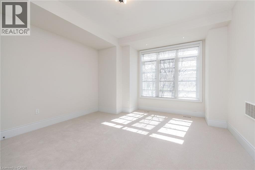 












257 HANOVER Street

,
Oakville,




Ontario
L6K0H3

