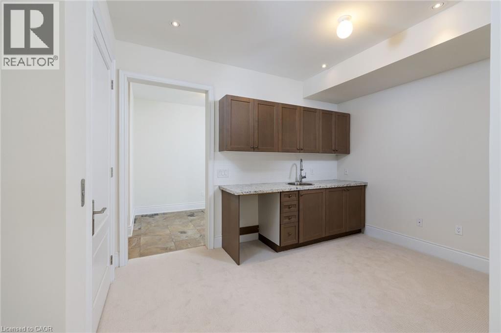 












257 HANOVER Street

,
Oakville,




Ontario
L6K0H3

