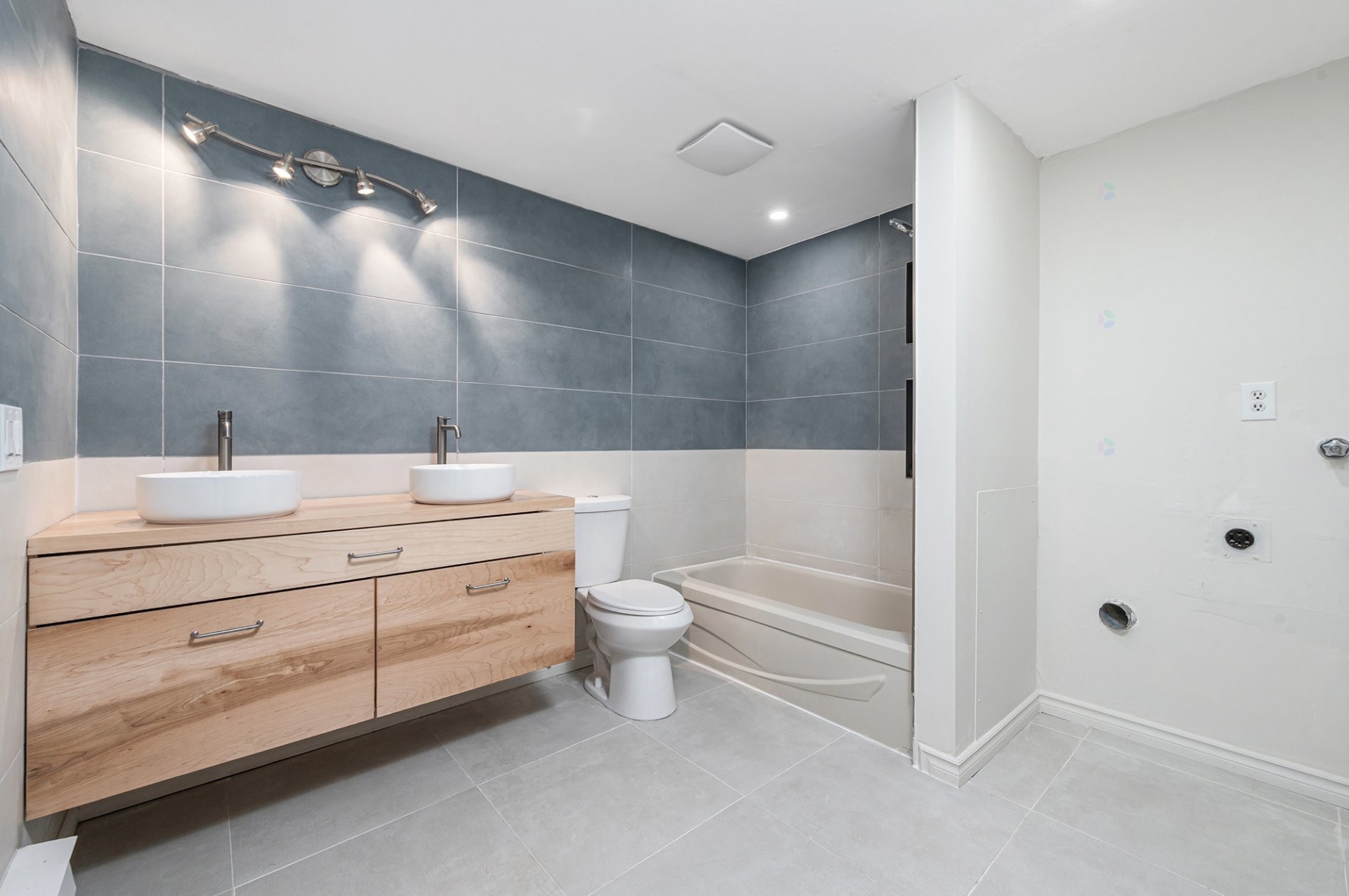 









450


Rue Joliette

, 103,
Longueuil (Le Vieux-Longueuil),




QC
J4K4V3

