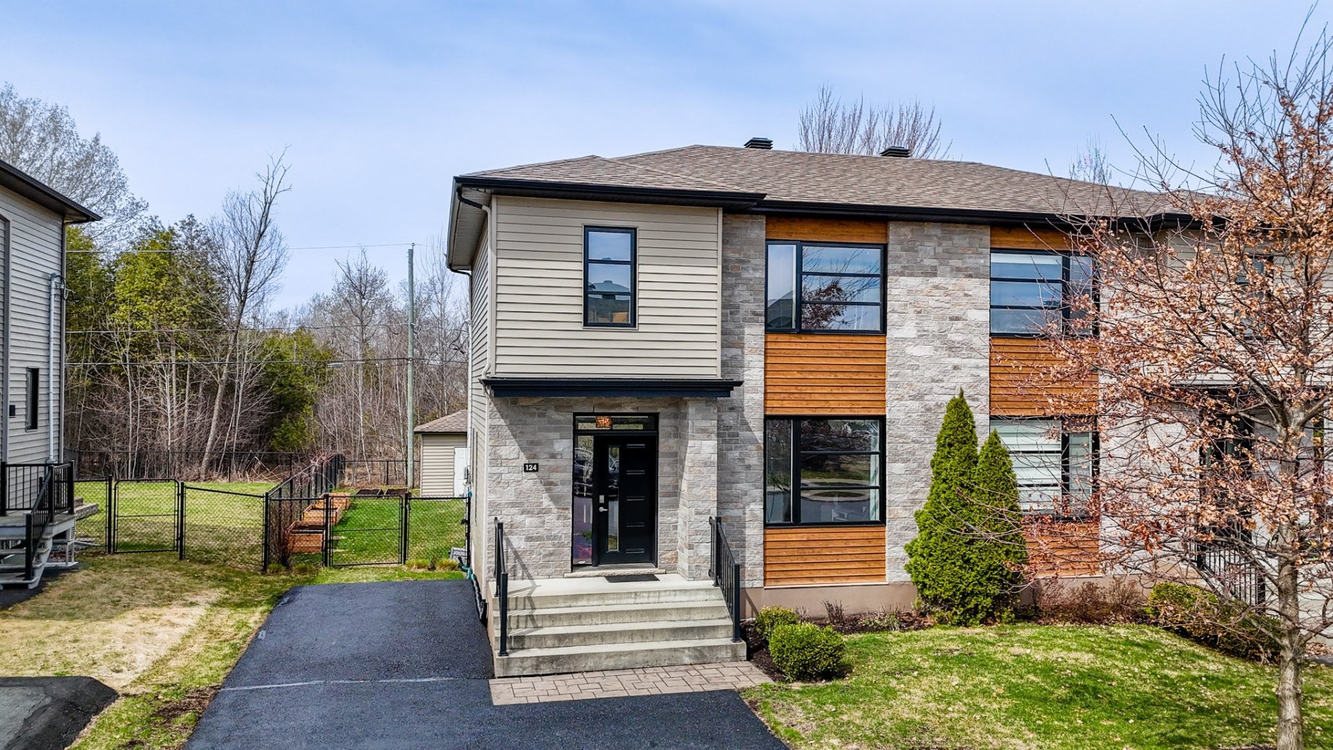 









124


Rue de l'Hibiscus

,
Granby,




QC
J2H1T9

