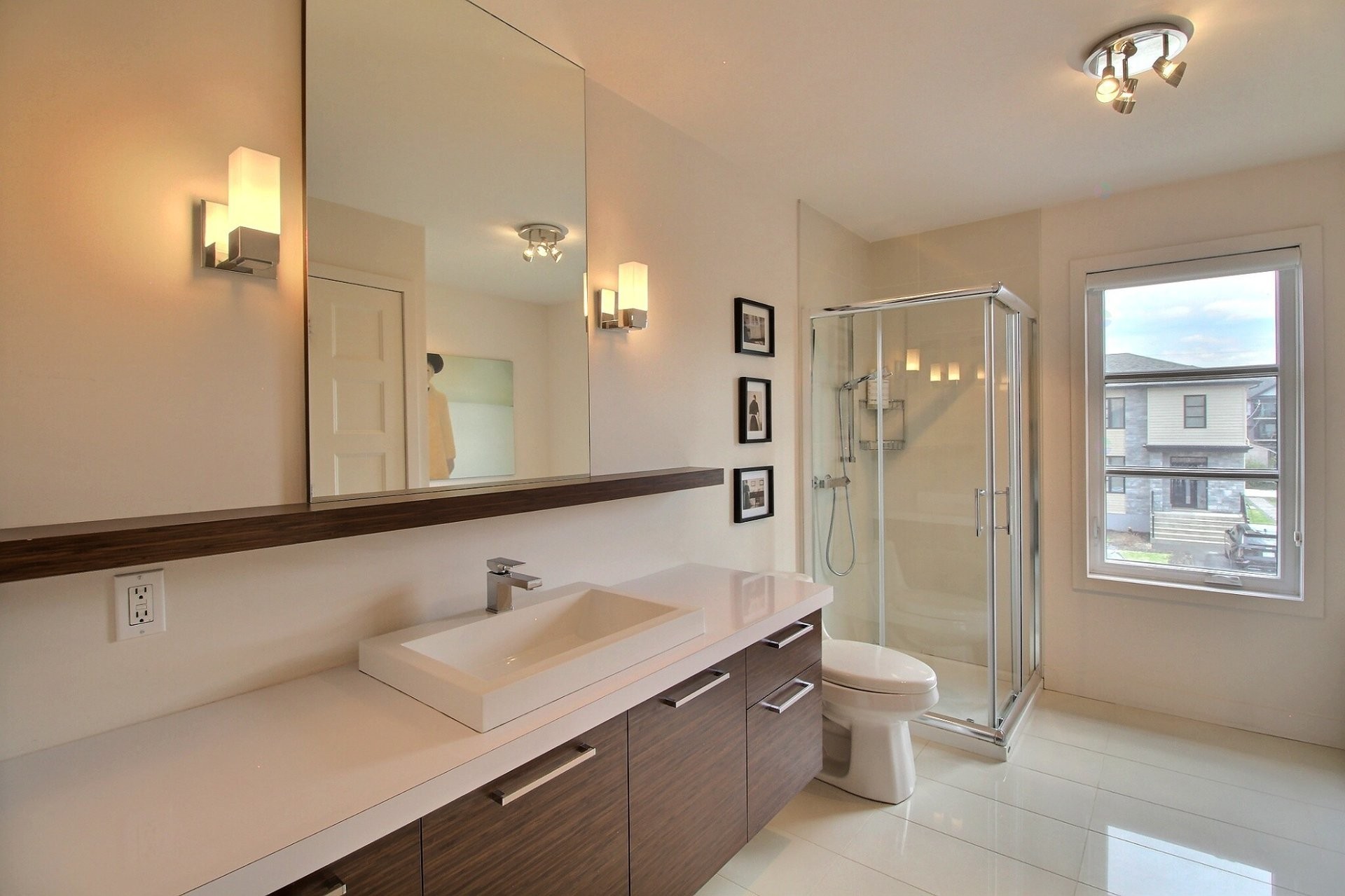 









124


Rue de l'Hibiscus

,
Granby,




QC
J2H1T9

