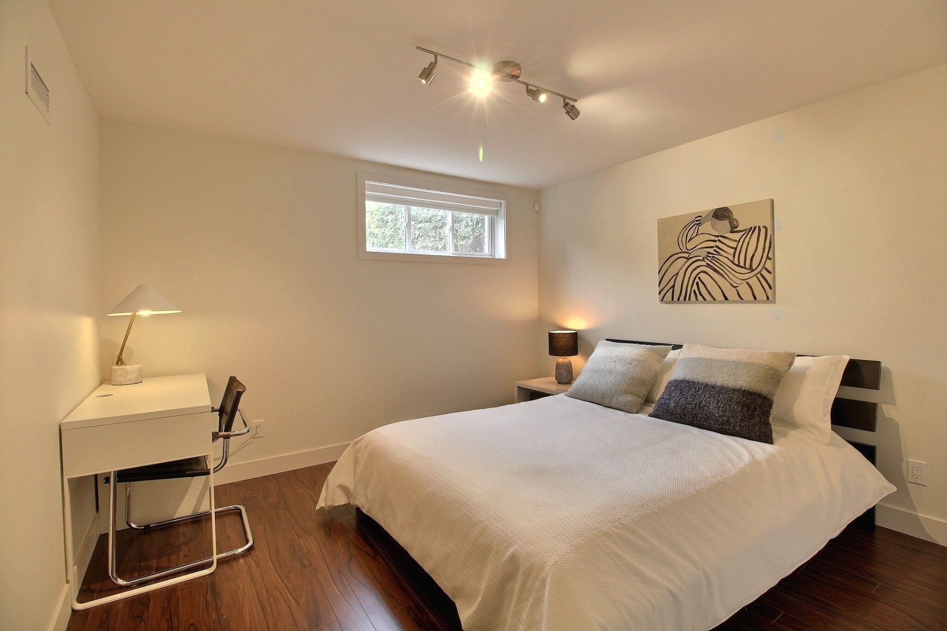 









124


Rue de l'Hibiscus

,
Granby,




QC
J2H1T9


