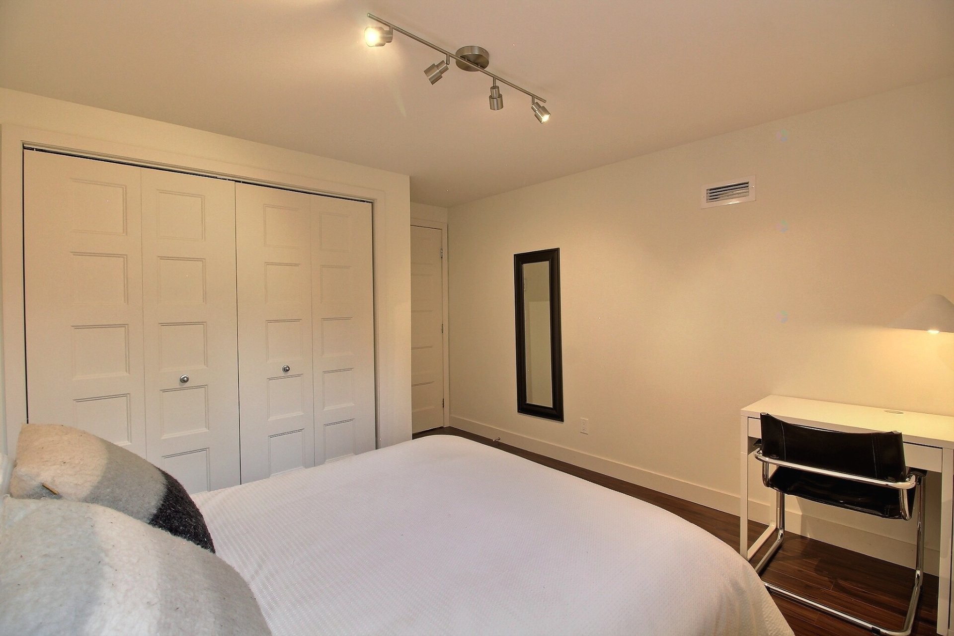 









124


Rue de l'Hibiscus

,
Granby,




QC
J2H1T9

