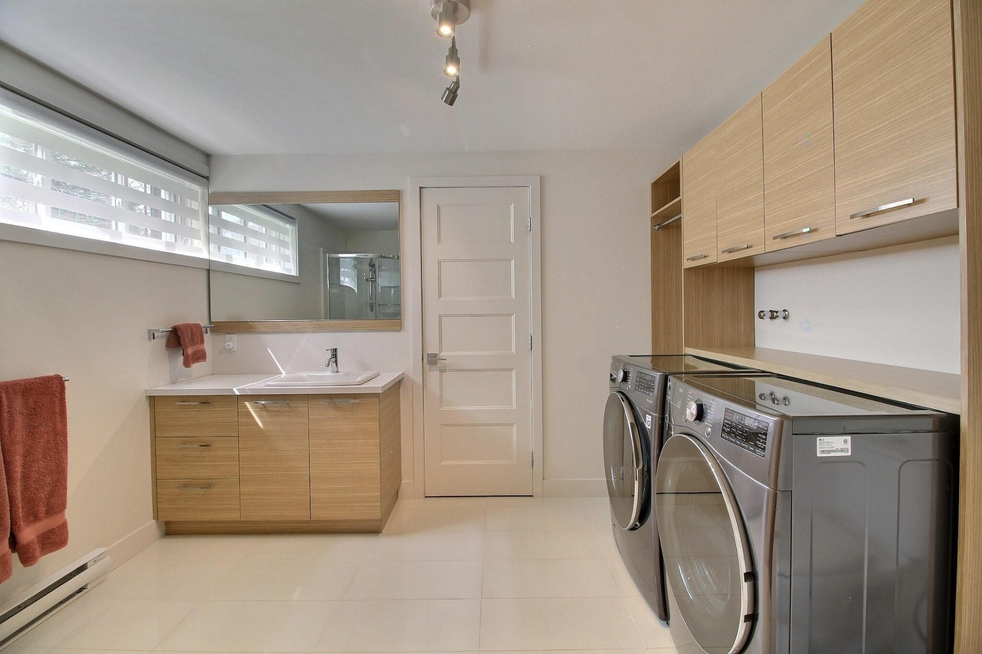









124


Rue de l'Hibiscus

,
Granby,




QC
J2H1T9

