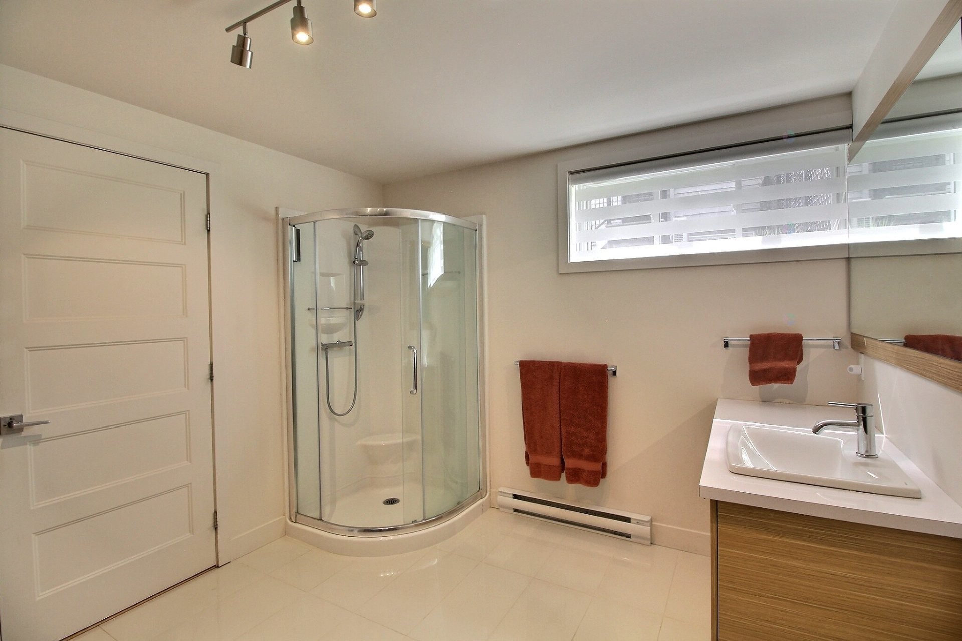 









124


Rue de l'Hibiscus

,
Granby,




QC
J2H1T9

