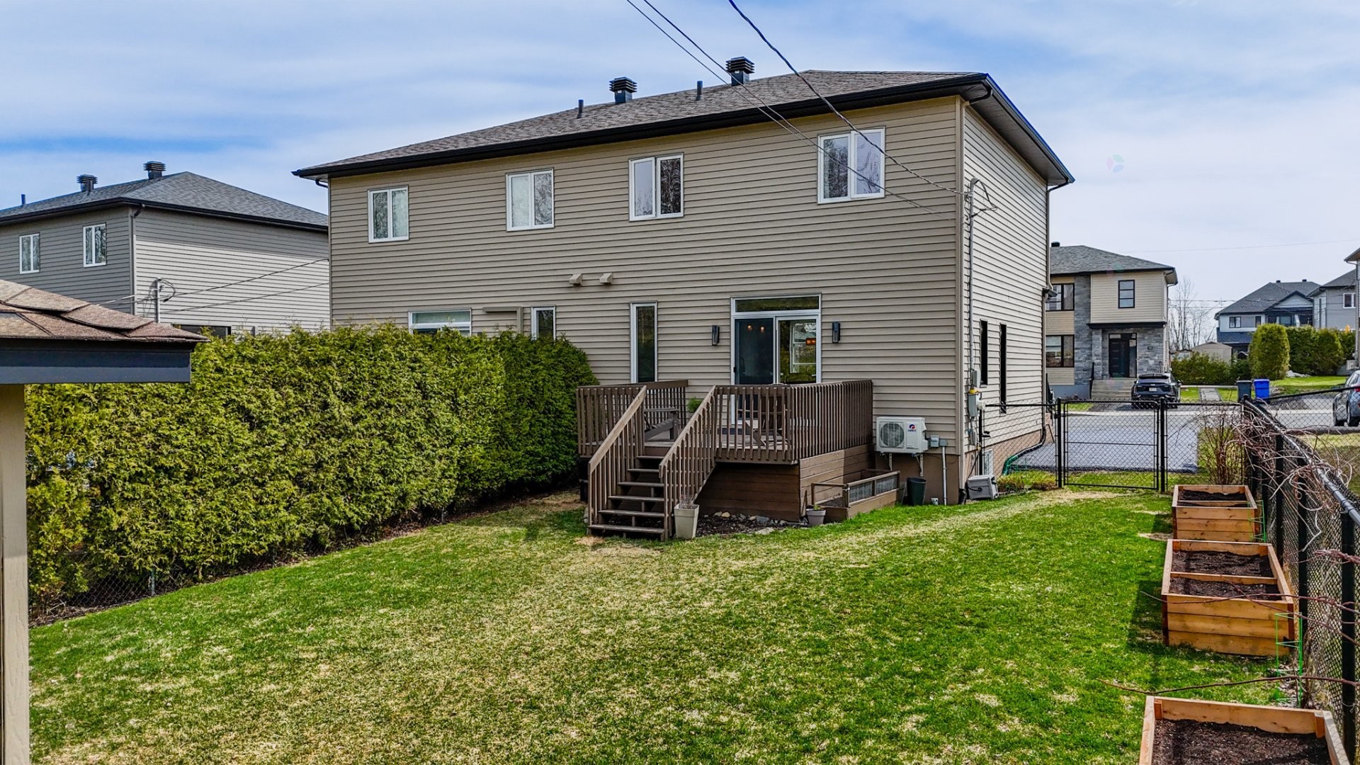









124


Rue de l'Hibiscus

,
Granby,




QC
J2H1T9

