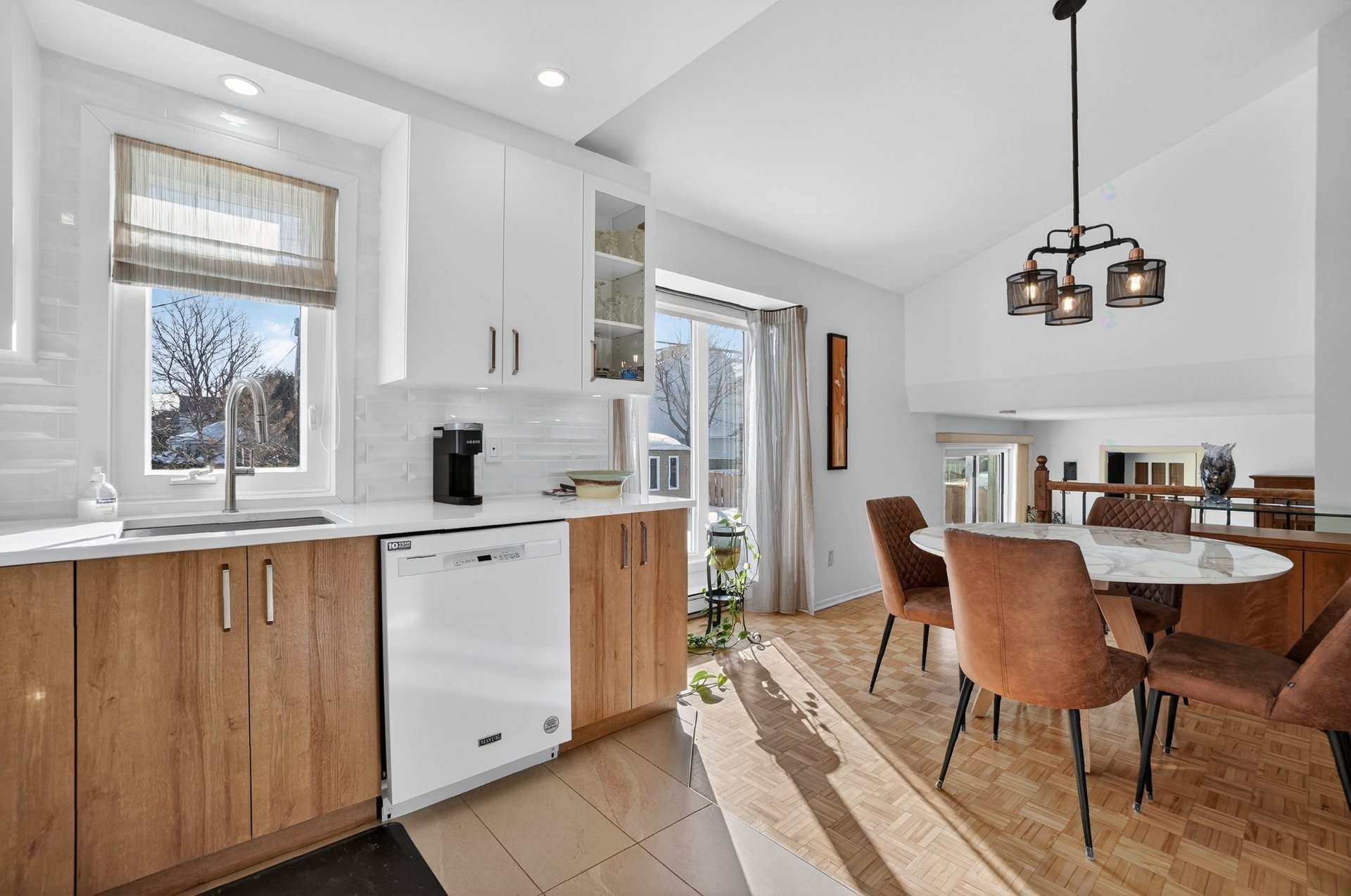 









2542


Boul. des Oiseaux

,
Laval (Sainte-Rose),




QC
H7L4X2

