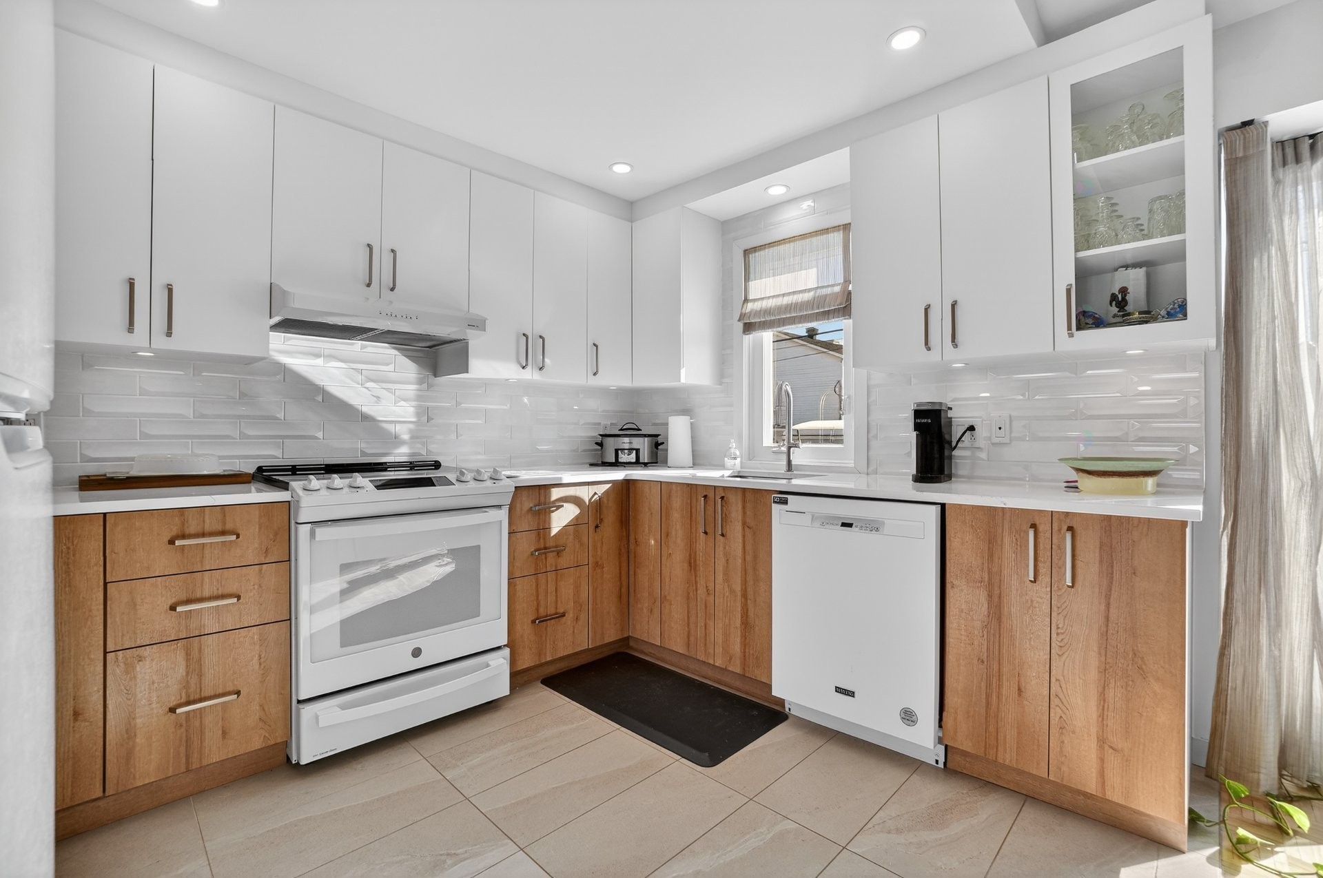 









2542


Boul. des Oiseaux

,
Laval (Sainte-Rose),




QC
H7L4X2

