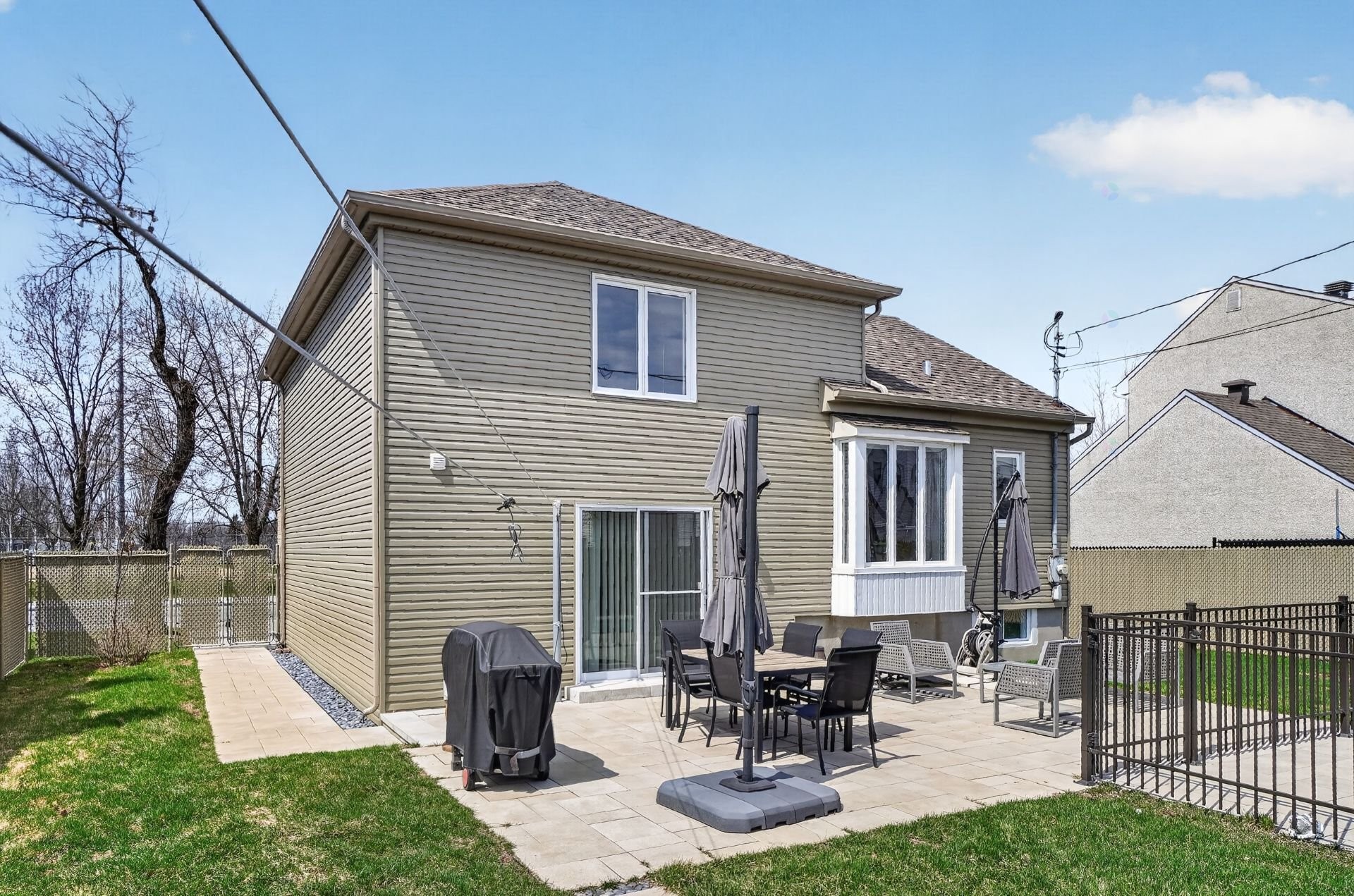 









2542


Boul. des Oiseaux

,
Laval (Sainte-Rose),




QC
H7L4X2

