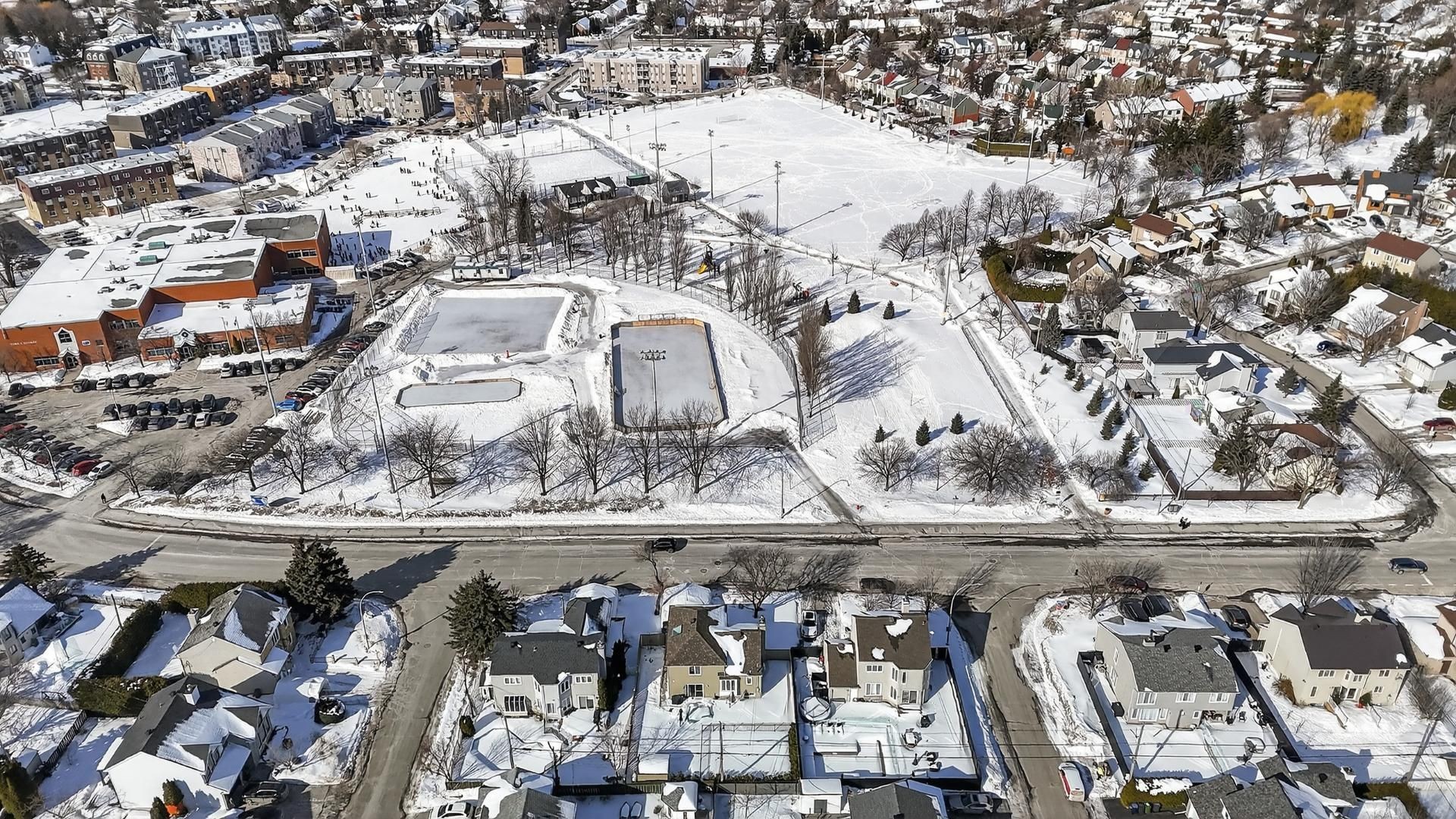 









2542


Boul. des Oiseaux

,
Laval (Sainte-Rose),




QC
H7L4X2

