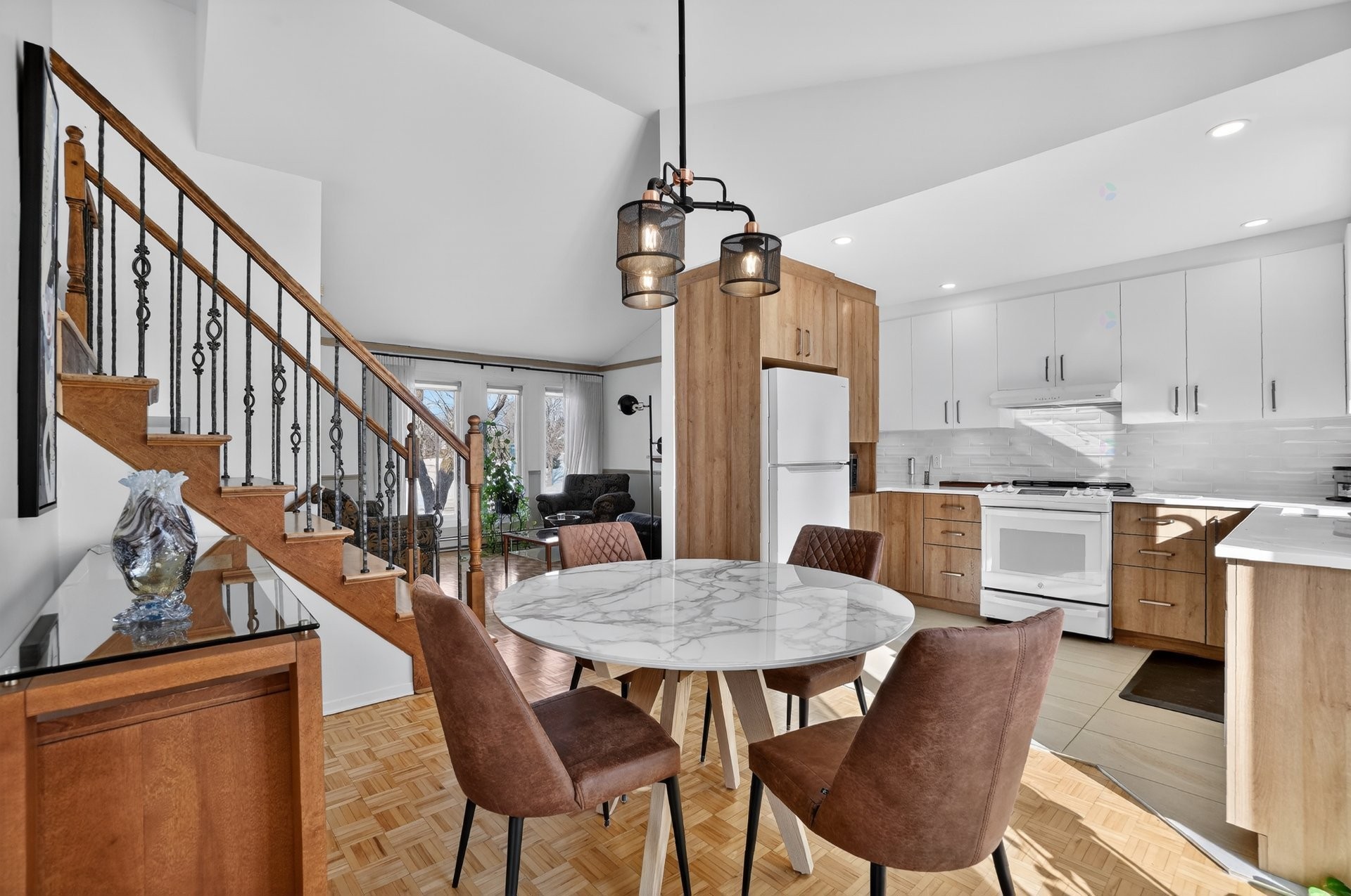 









2542


Boul. des Oiseaux

,
Laval (Sainte-Rose),




QC
H7L4X2

