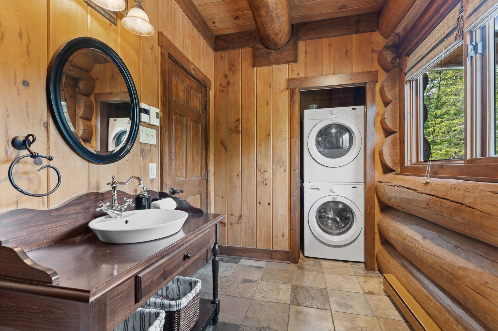 









160


Ch. de la Vallée-de-la-Grise

,
Lac-Supérieur,




QC
J0T1P0

