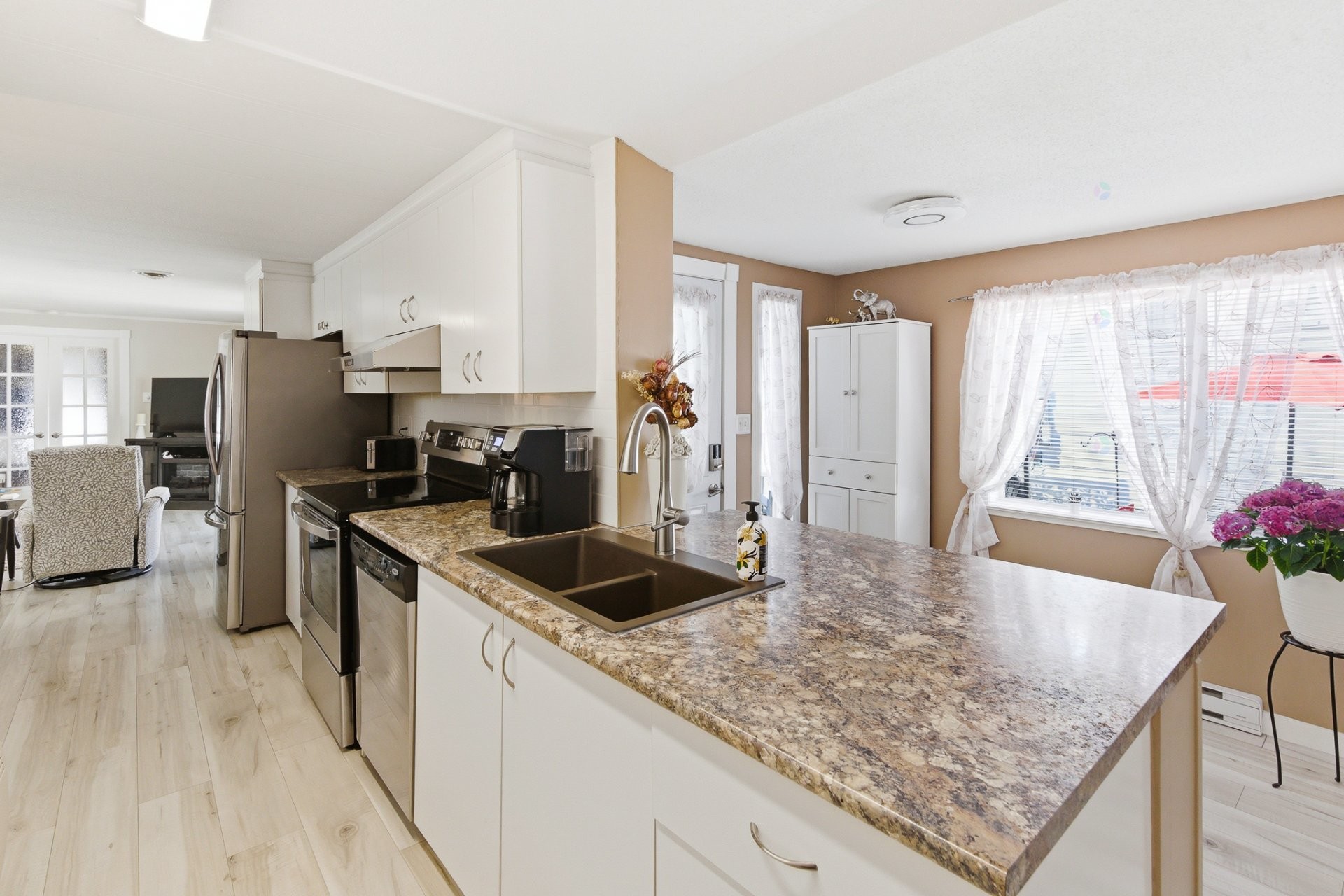 









30


13e Avenue O.

,
Gatineau (Gatineau),




QC
J8T5R1

