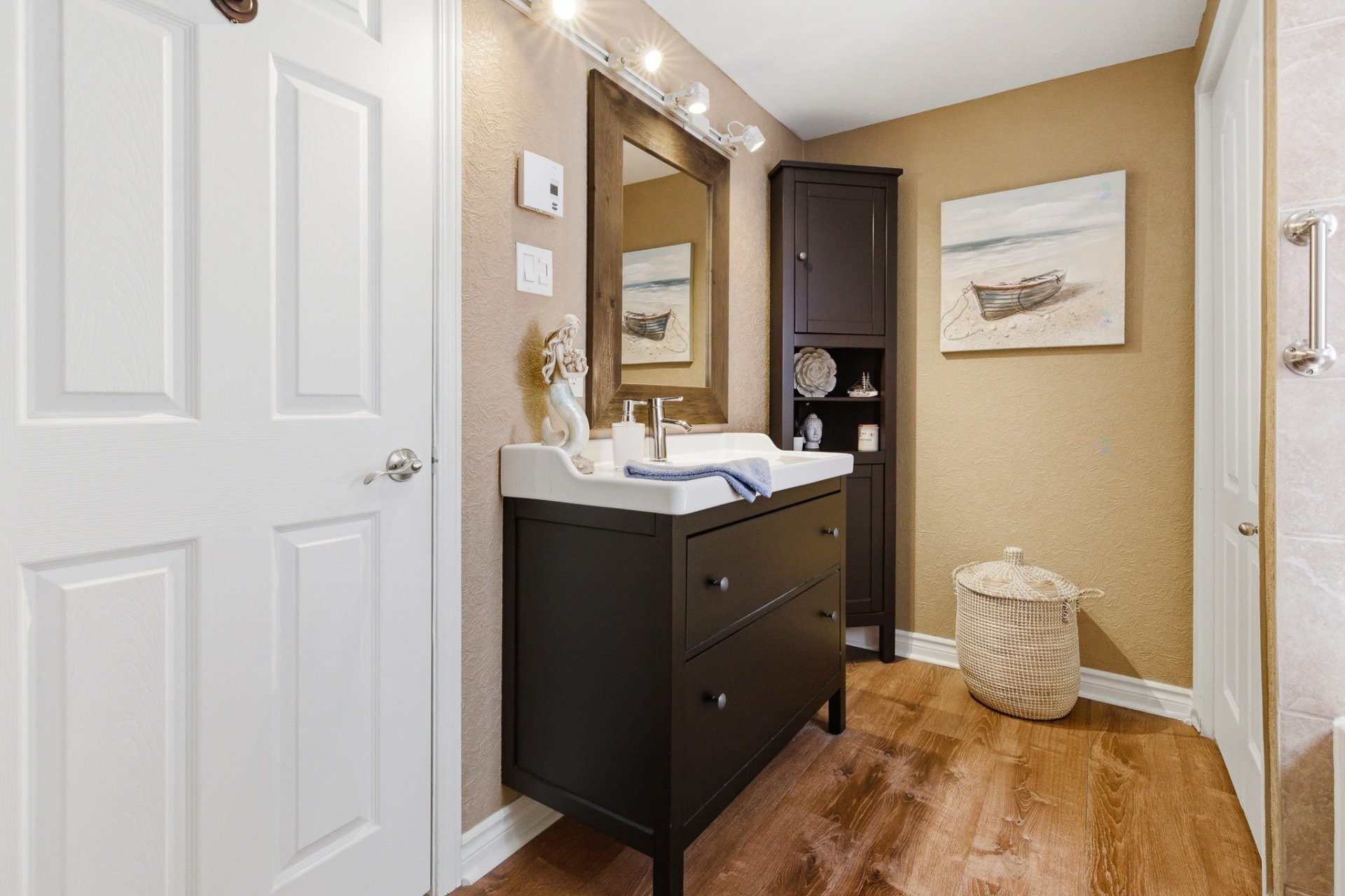 









30


13e Avenue O.

,
Gatineau (Gatineau),




QC
J8T5R1

