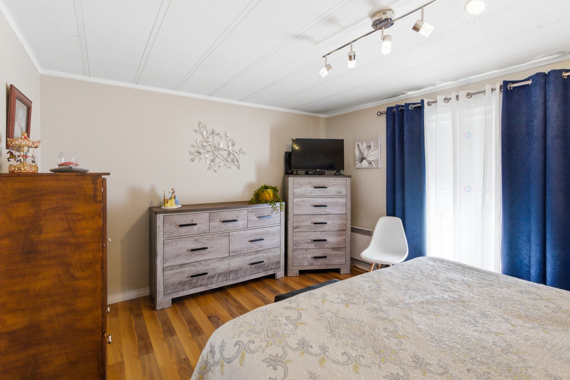 









30


13e Avenue O.

,
Gatineau (Gatineau),




QC
J8T5R1

