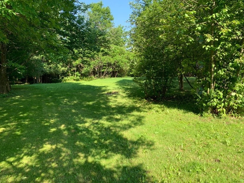 









695


Ch. de Stanstead

,
Ogden,







QC
J0B3E3

