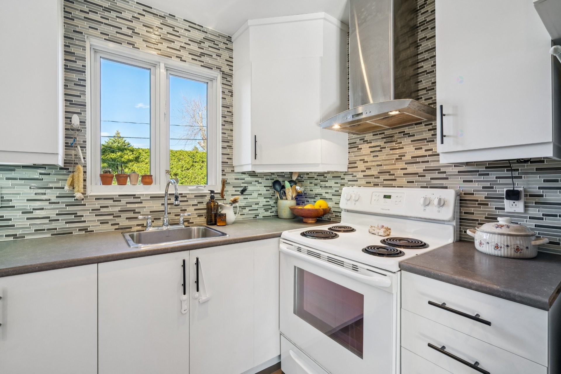 









440


Rue Dominique

,
Sainte-Julie,




QC
J3E3E3

