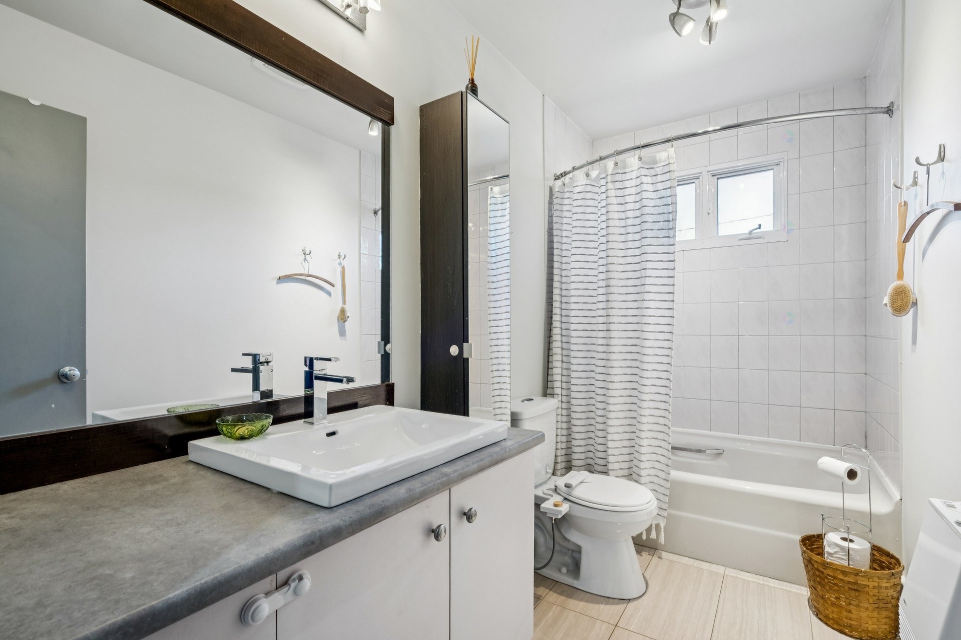 









440


Rue Dominique

,
Sainte-Julie,




QC
J3E3E3

