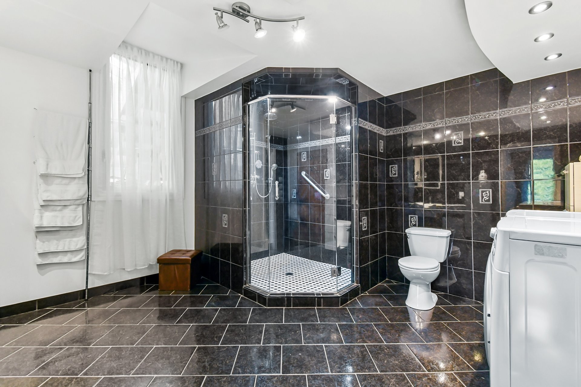 









1811


Route Louis-Cyr

,
Saint-Jean-de-Matha,




QC
J0K2S0

