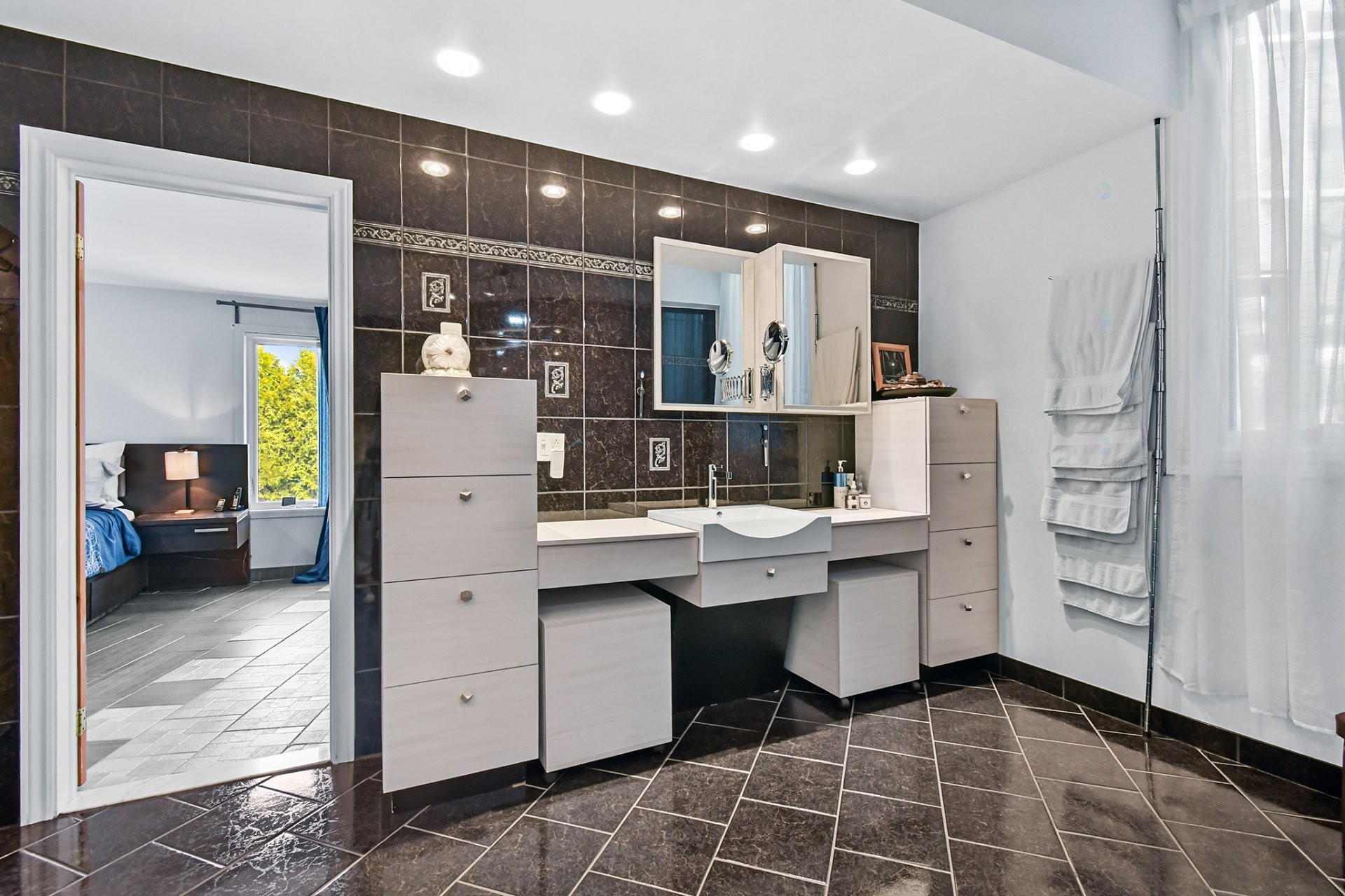 









1811


Route Louis-Cyr

,
Saint-Jean-de-Matha,




QC
J0K2S0

