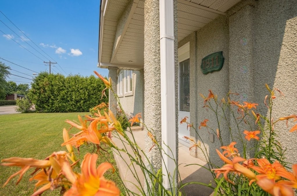 









1811


Route Louis-Cyr

,
Saint-Jean-de-Matha,




QC
J0K2S0

