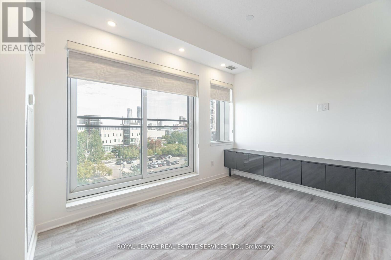 












602 - 360 SQUARE ONE DRIVE

,
Mississauga,




Ontario
L5B0E6


