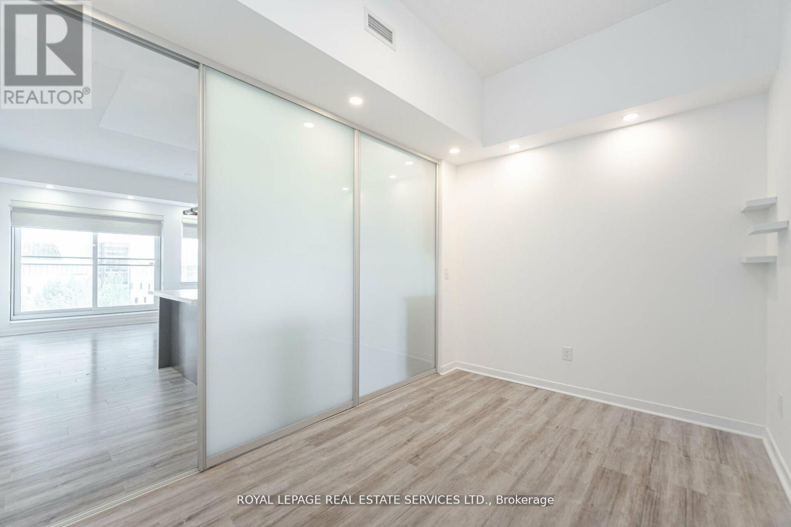 












602 - 360 SQUARE ONE DRIVE

,
Mississauga,




Ontario
L5B0E6


