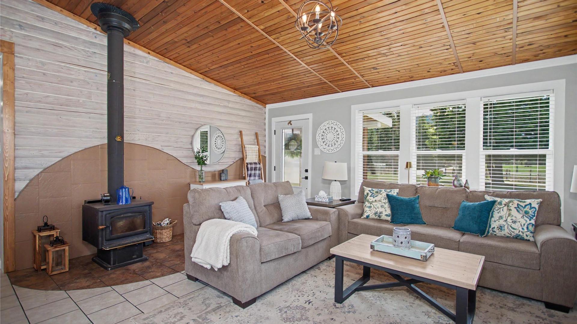 









3071


Creighton Valley

Road,
Cherryville,




BC
V0E 2G3

