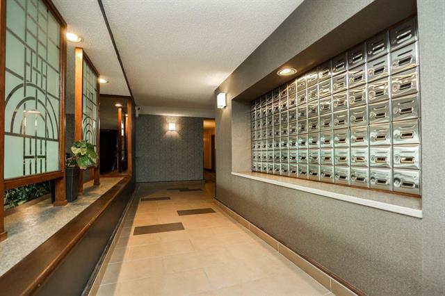 









376


Osborne

ST, 205,
Winnipeg,




MB
R3L 2V3

