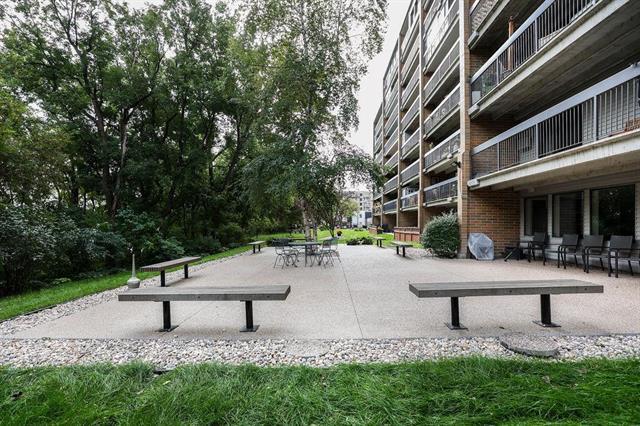 









376


Osborne

ST, 205,
Winnipeg,




MB
R3L 2V3

