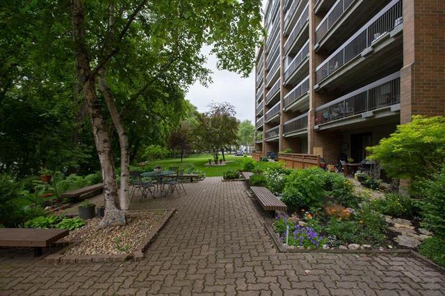 









376


Osborne

ST, 205,
Winnipeg,




MB
R3L 2V3

