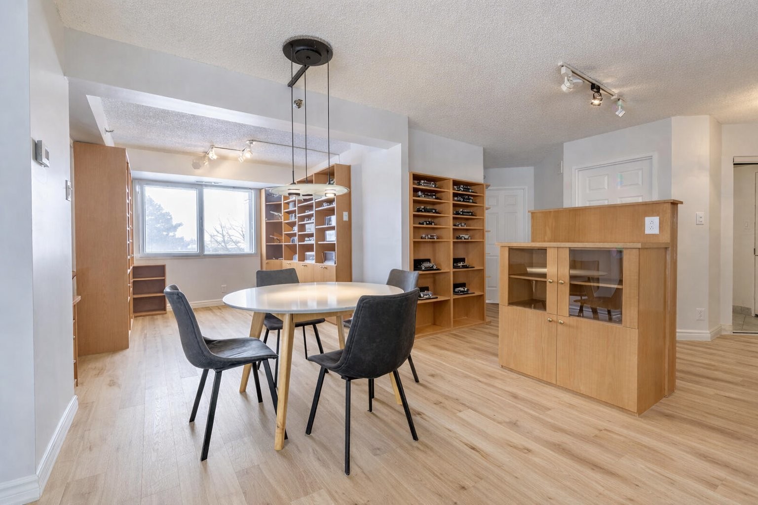 









8255


Boul. St-Laurent

, 204,
Brossard,




QC
J4X2A7

