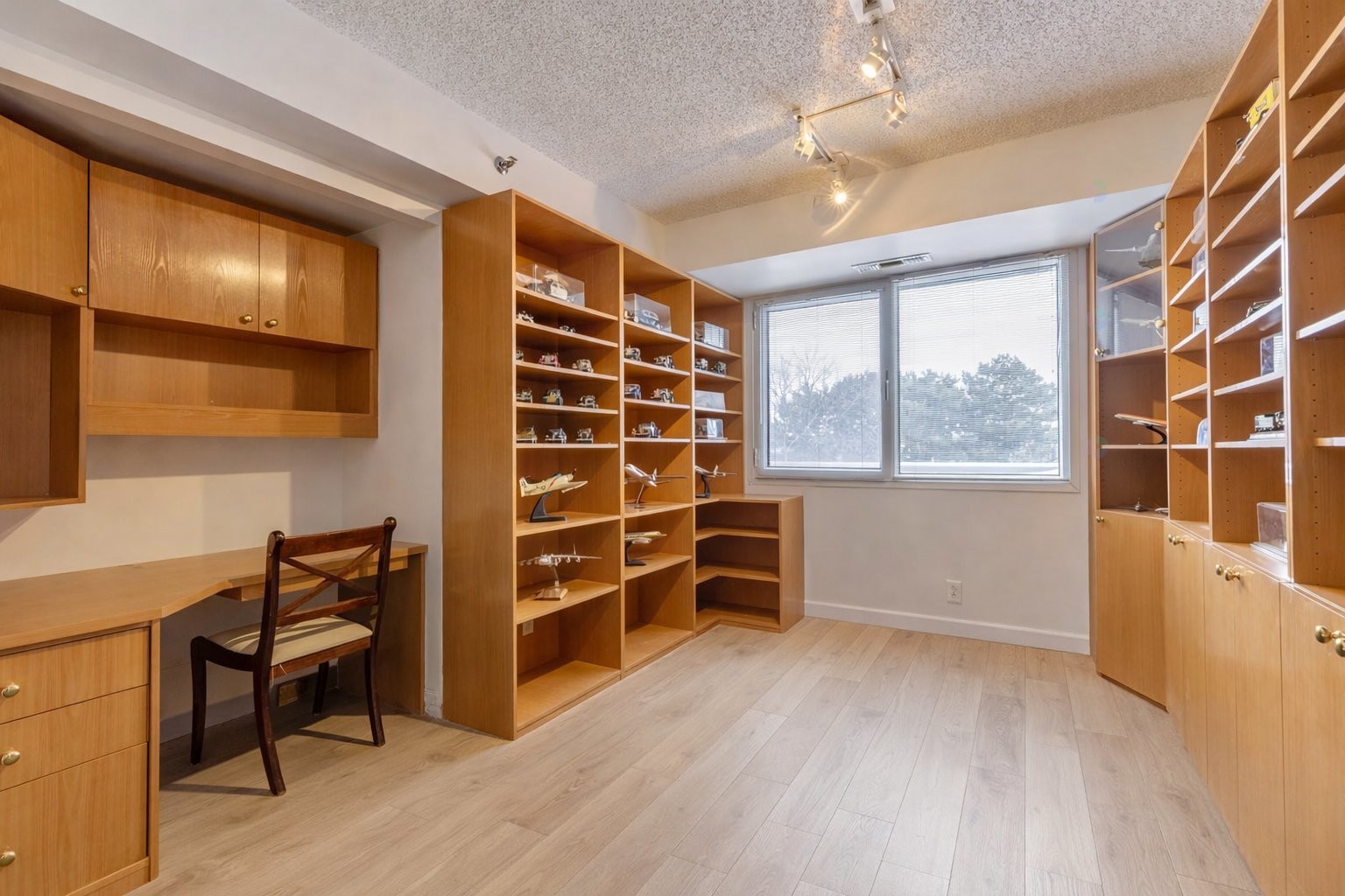 









8255


Boul. St-Laurent

, 204,
Brossard,




QC
J4X2A7

