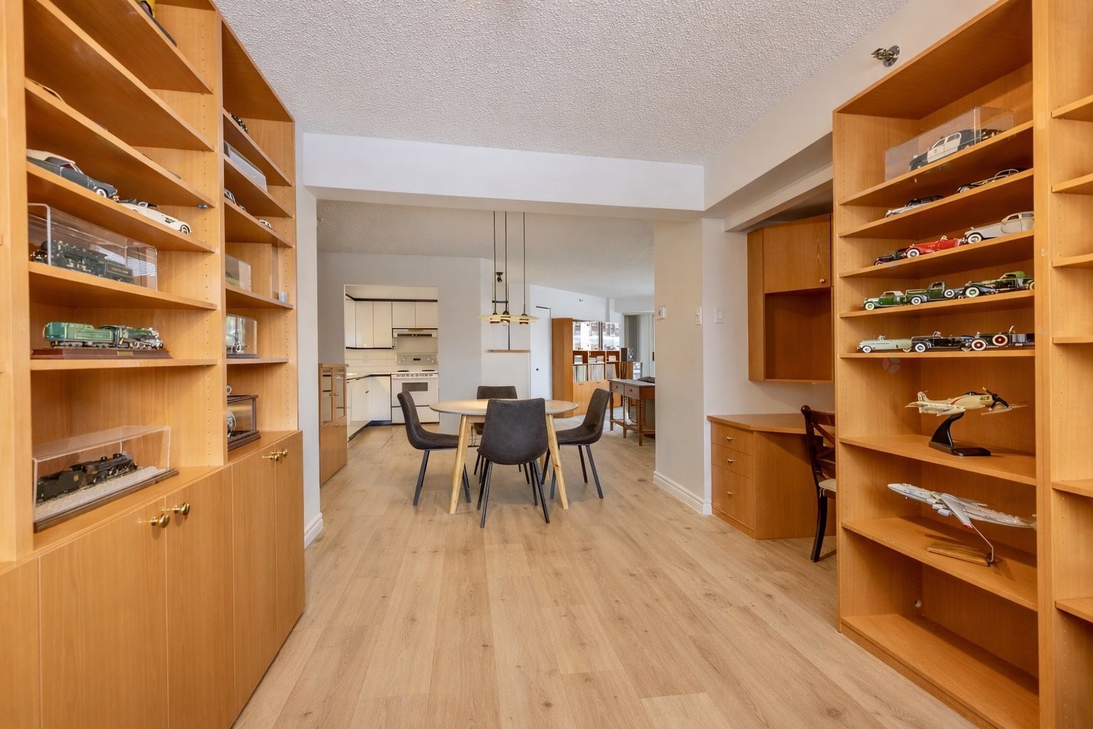 









8255


Boul. St-Laurent

, 204,
Brossard,




QC
J4X2A7

