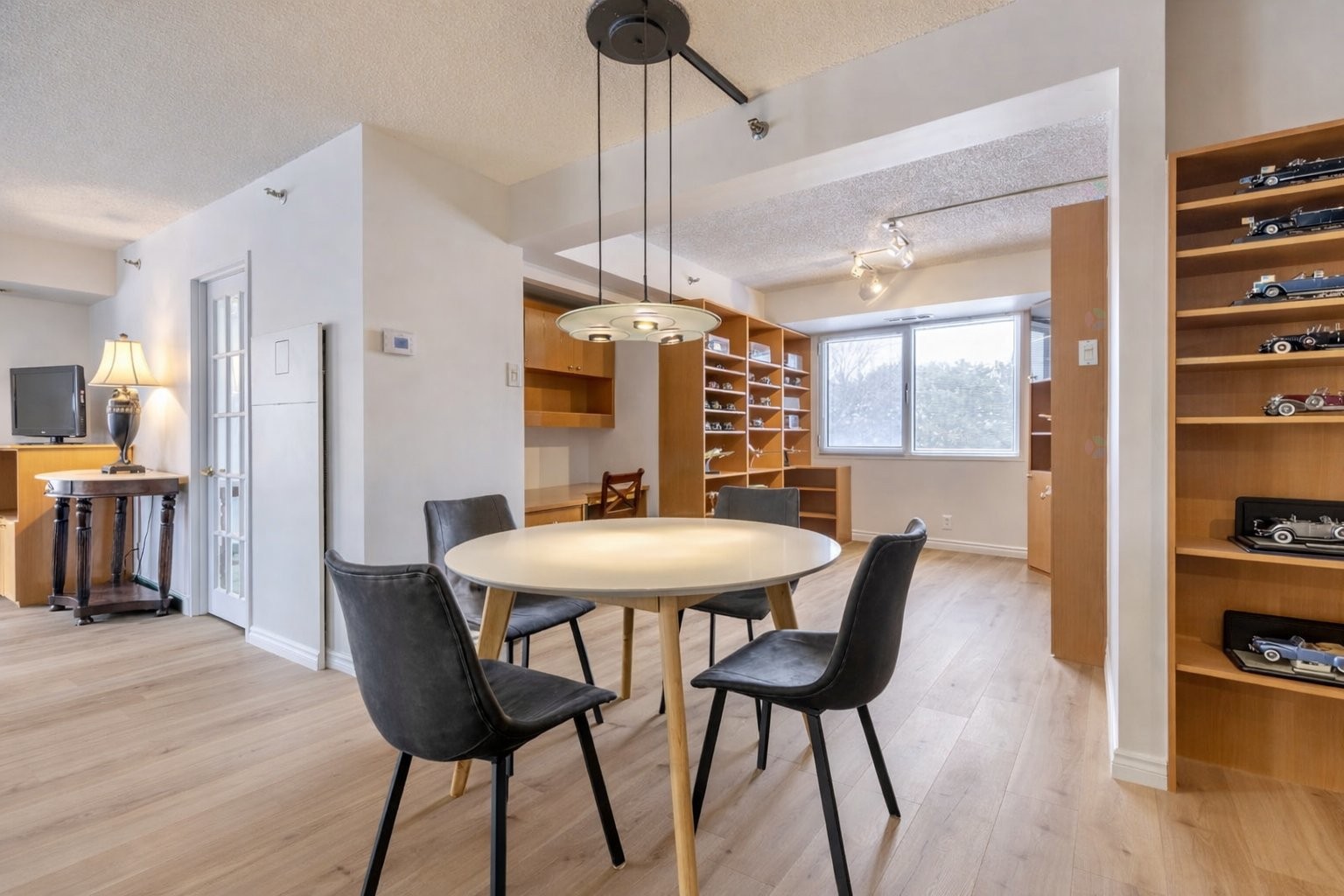 









8255


Boul. St-Laurent

, 204,
Brossard,




QC
J4X2A7

