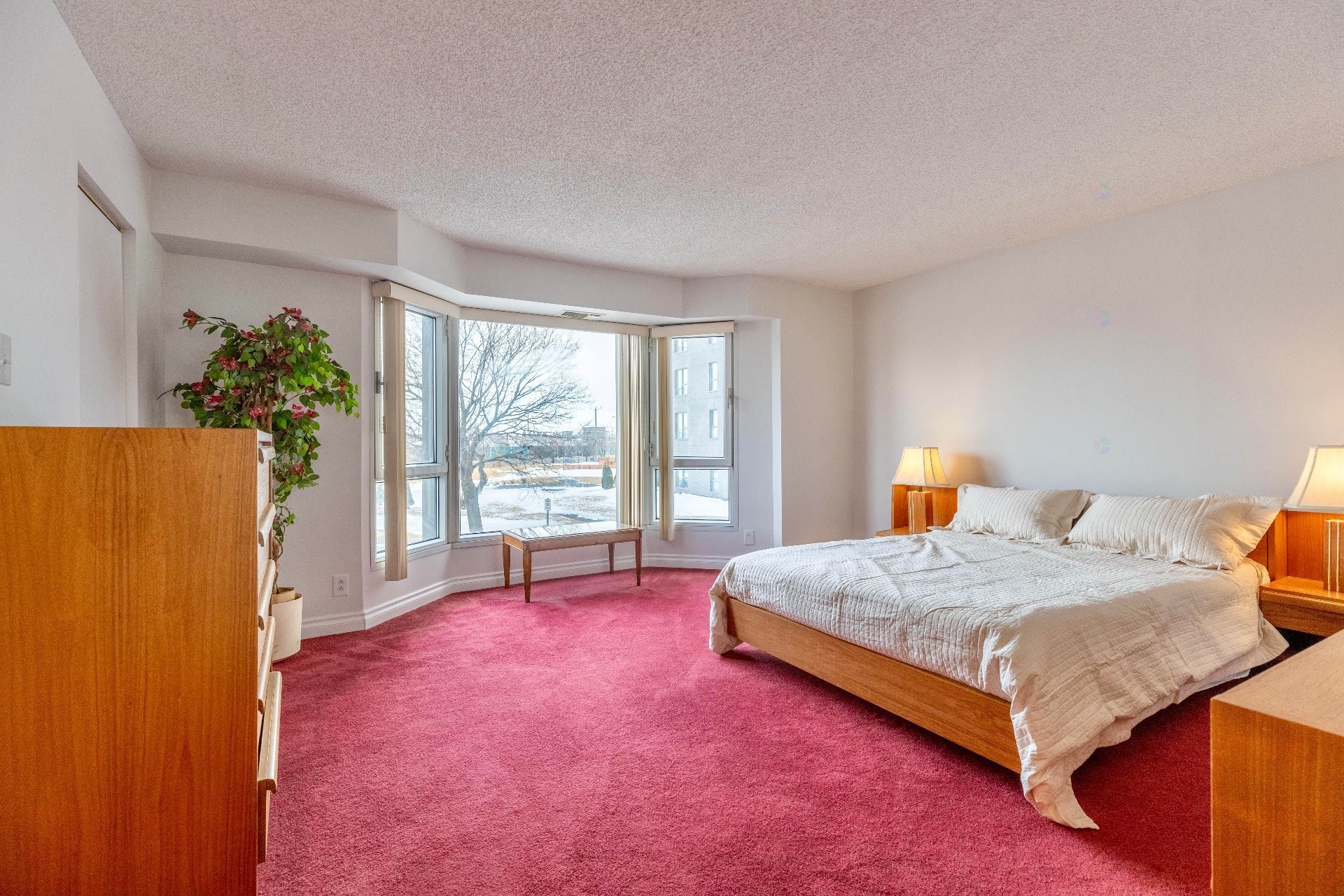 









8255


Boul. St-Laurent

, 204,
Brossard,




QC
J4X2A7

