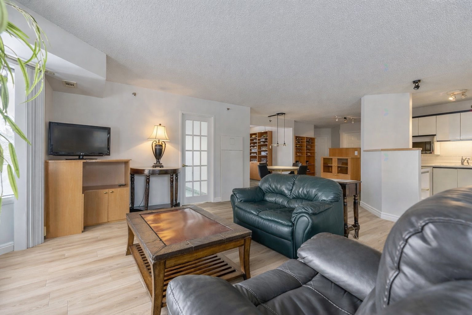 









8255


Boul. St-Laurent

, 204,
Brossard,




QC
J4X2A7

