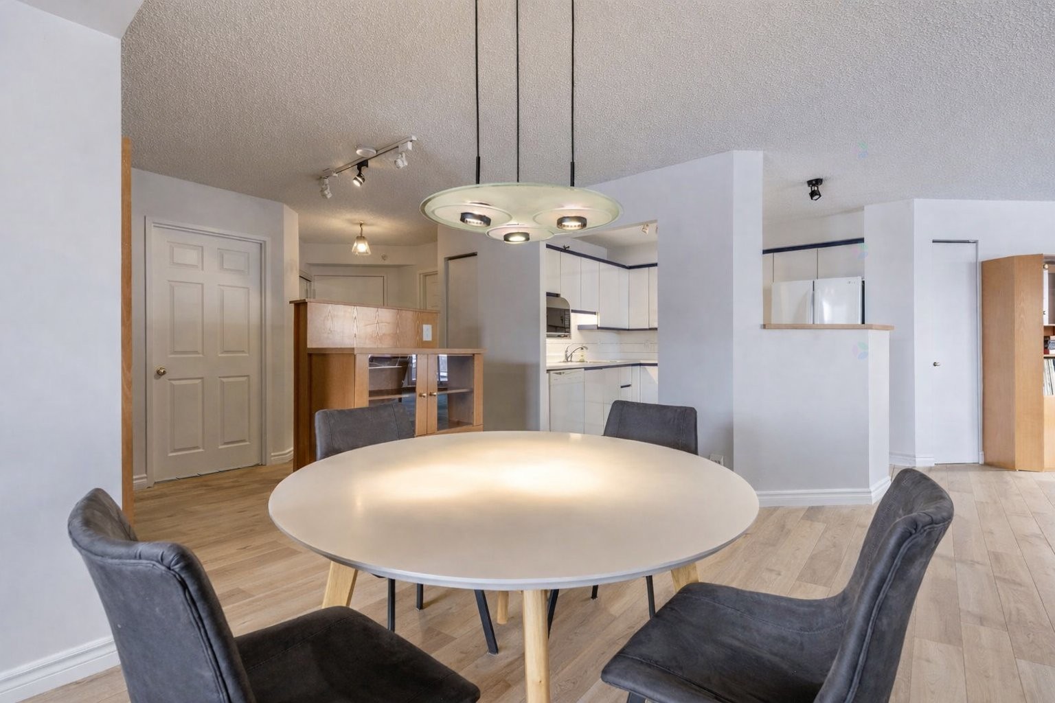 









8255


Boul. St-Laurent

, 204,
Brossard,




QC
J4X2A7

