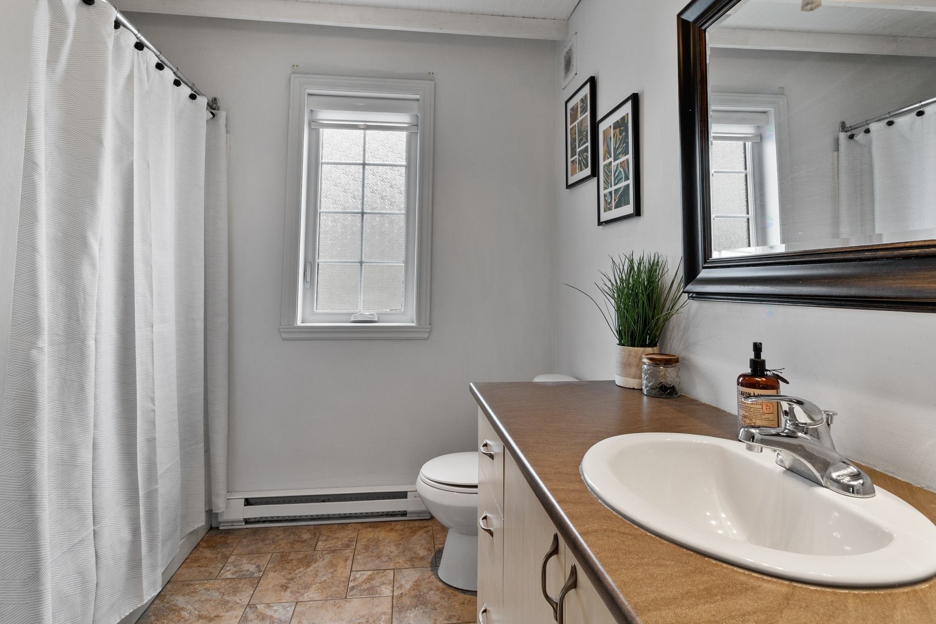 









1021


Rue Bastien

,
Sherbrooke (Brompton/Rock Forest/Saint-Élie/Deauville),




QC
J1N0K7


