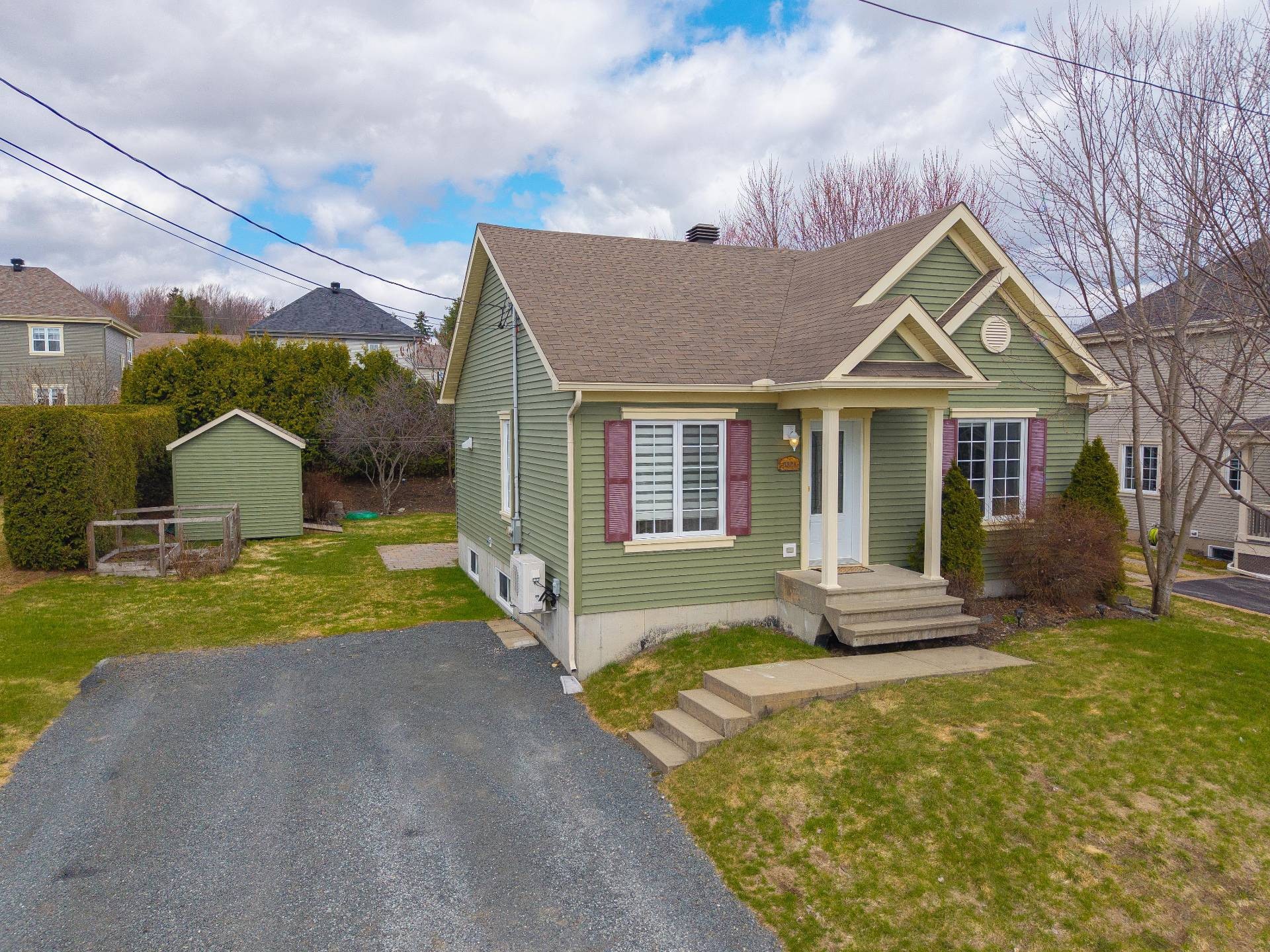 









1021


Rue Bastien

,
Sherbrooke (Brompton/Rock Forest/Saint-Élie/Deauville),




QC
J1N0K7


