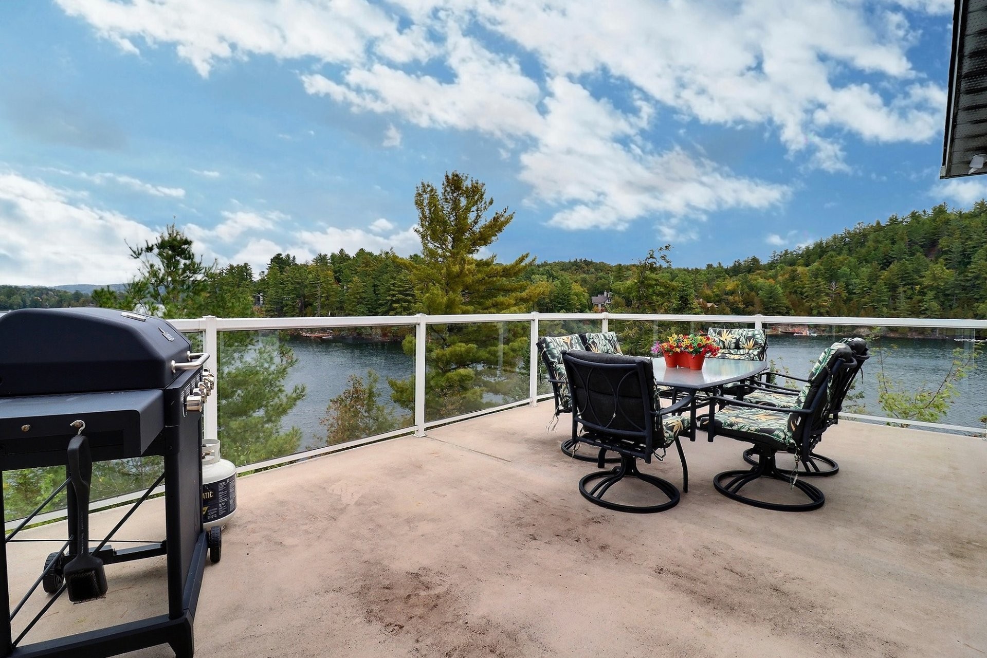 









23


Ch. Lockhart

,
Val-des-Monts,




QC
J8N2R9

