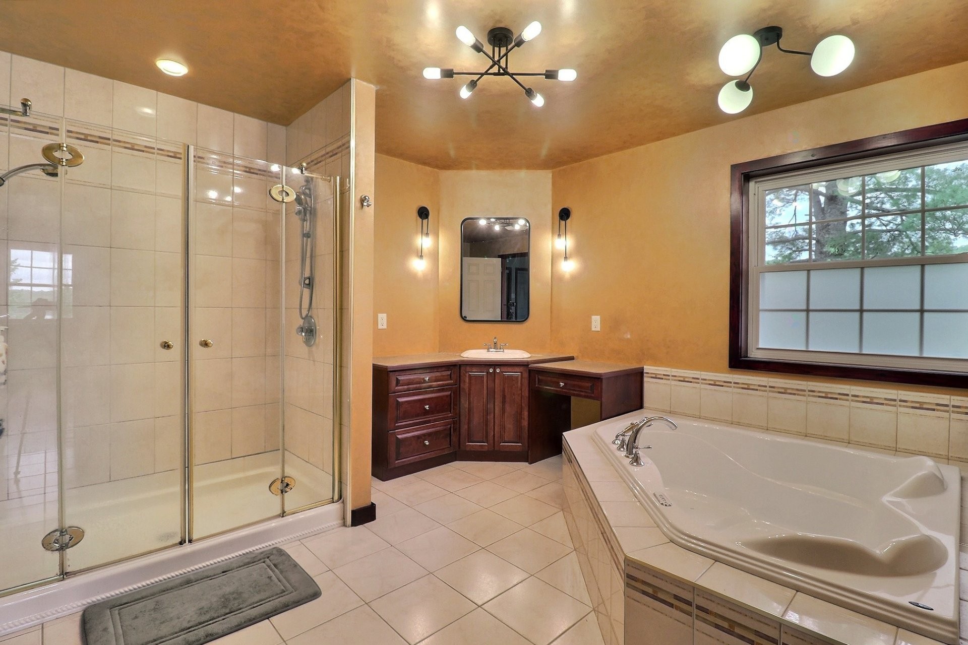









23


Ch. Lockhart

,
Val-des-Monts,




QC
J8N2R9

