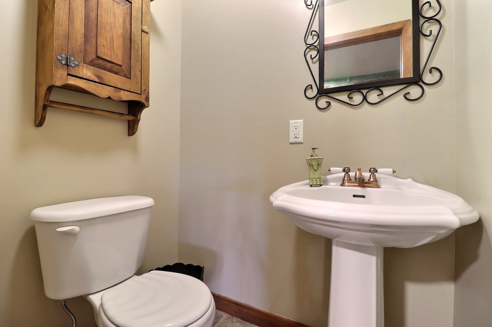 









23


Ch. Lockhart

,
Val-des-Monts,




QC
J8N2R9

