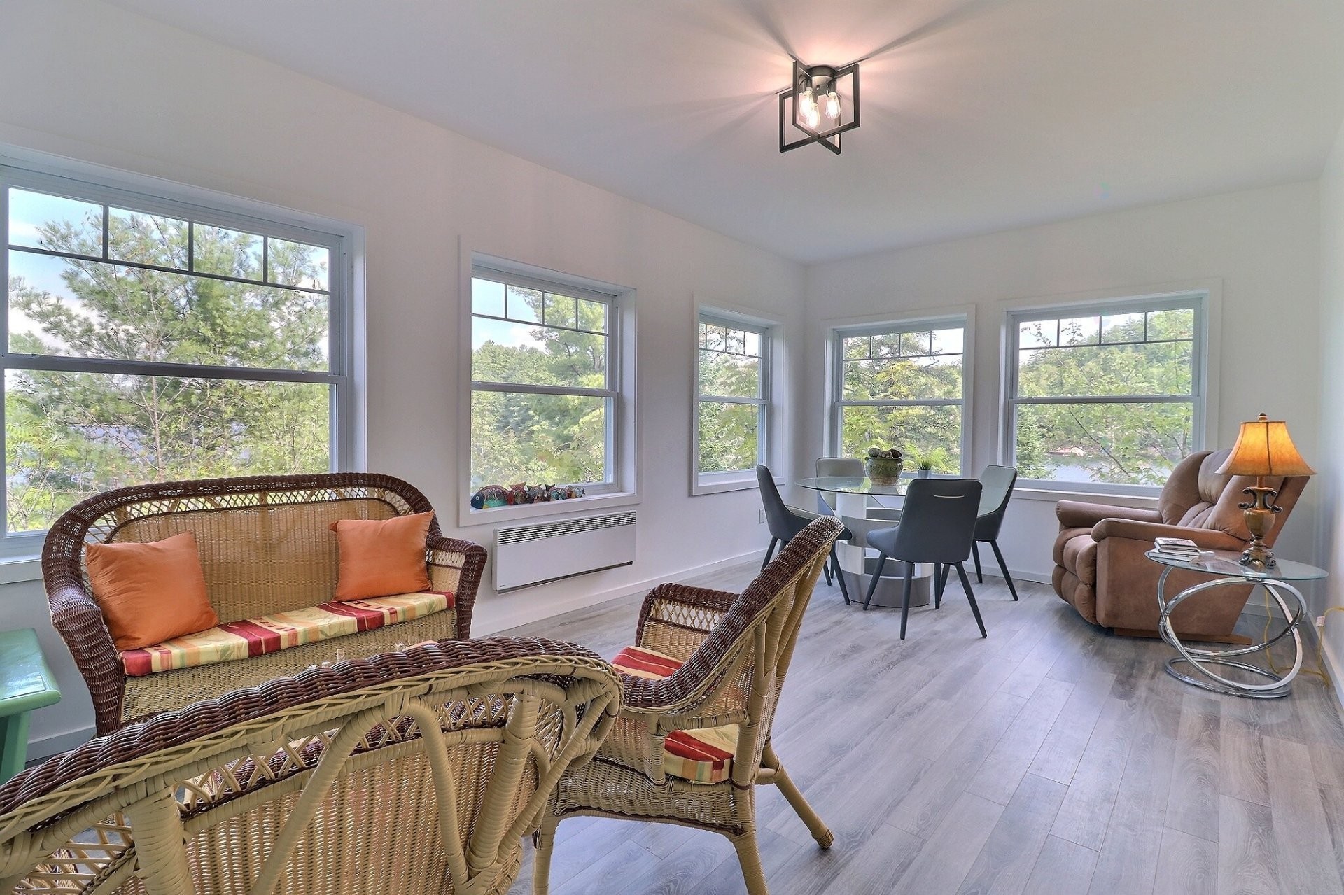 









23


Ch. Lockhart

,
Val-des-Monts,




QC
J8N2R9

