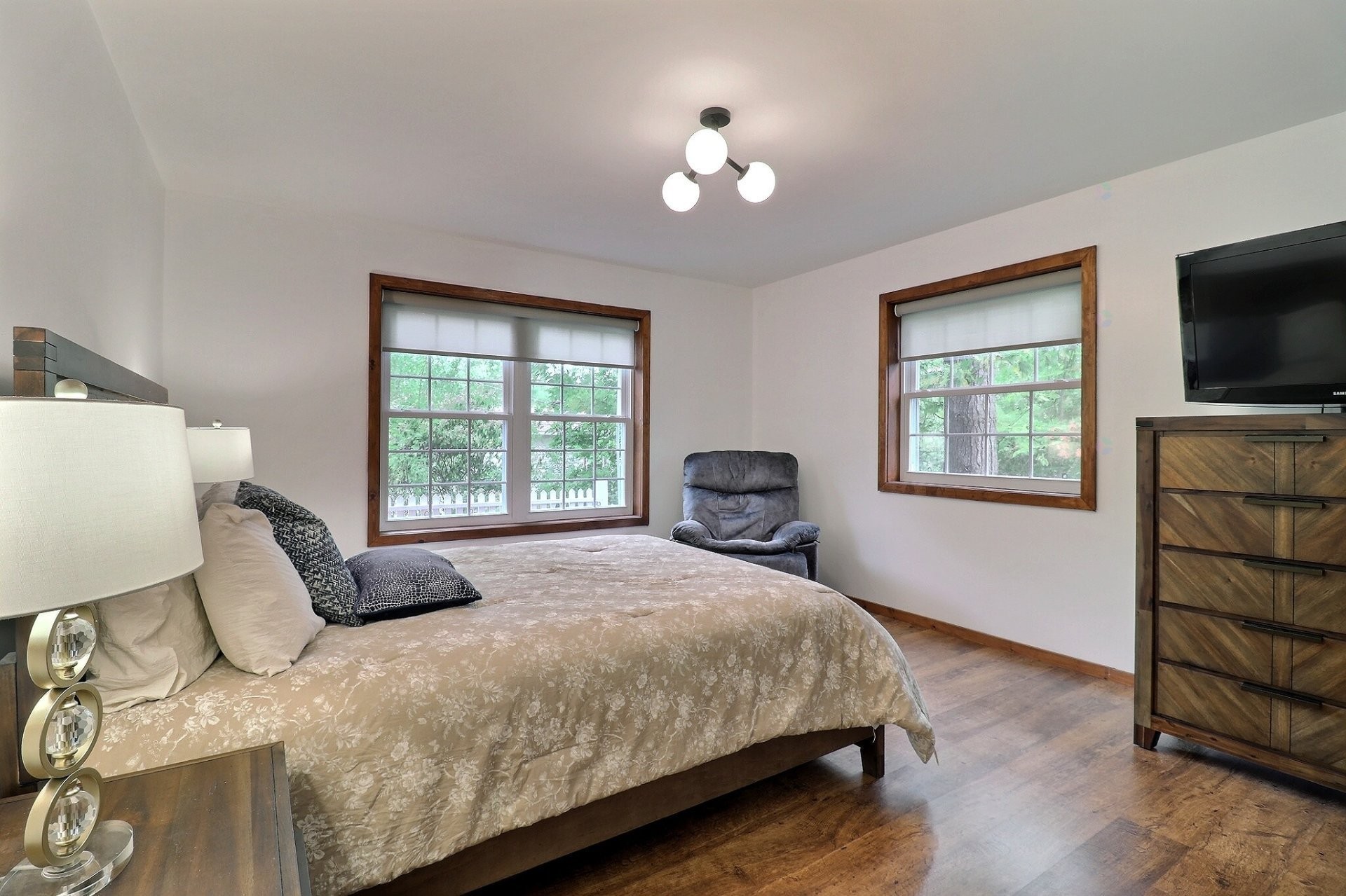 









23


Ch. Lockhart

,
Val-des-Monts,




QC
J8N2R9

