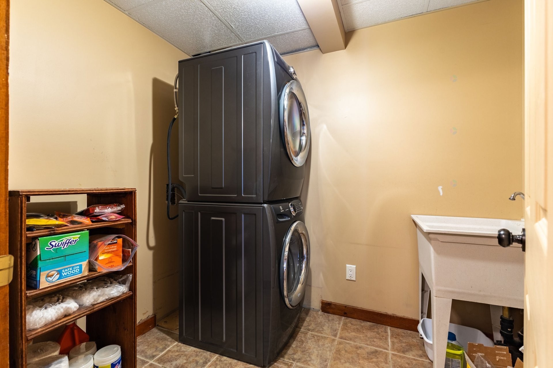 









23


Ch. Lockhart

,
Val-des-Monts,




QC
J8N2R9

